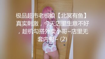 妖娆美少妇欧美风格跪着吃双屌，前后齐夹击，一顿后入猛如虎，撸射在肚子上